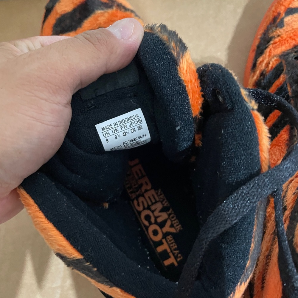 Jeremy Scott Special Edition “Tiger” Sneakers - Picture 2 of 3